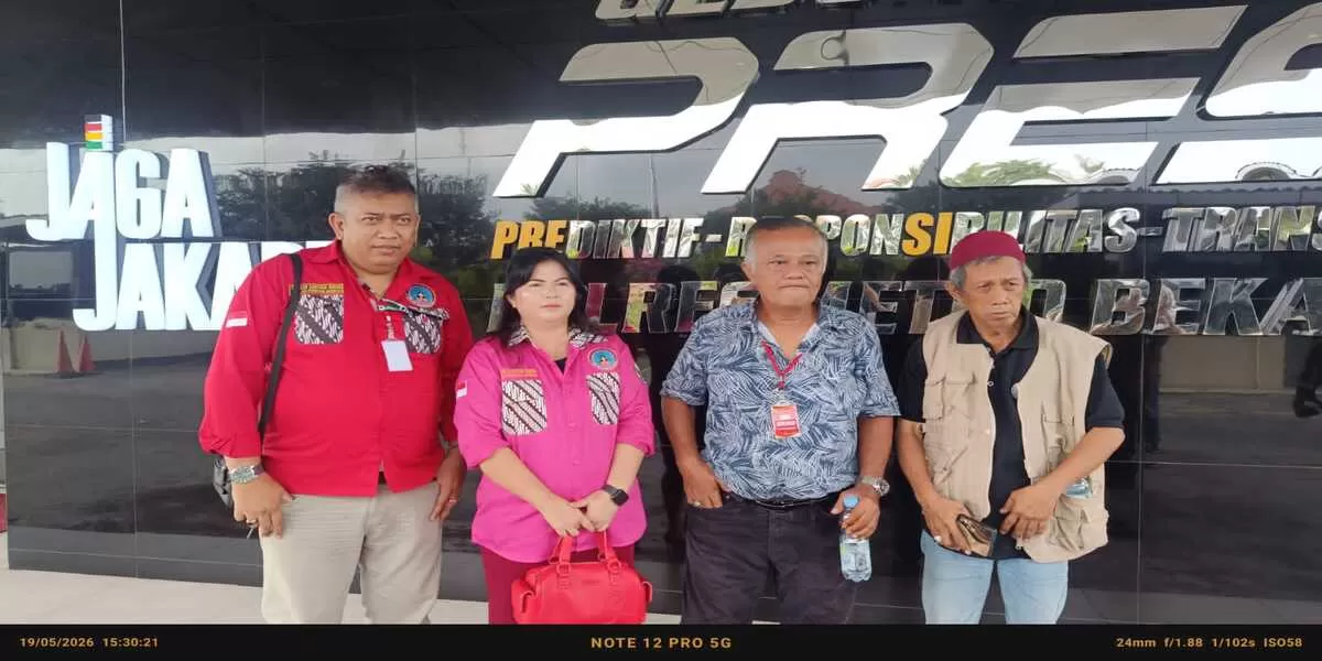 Kuasa hukum korban bersama tim hukum dan para saksi fakta usai memberikan keterangan di depan gedung Mapolres, Selasa (19/5/2026). (Istimewa)