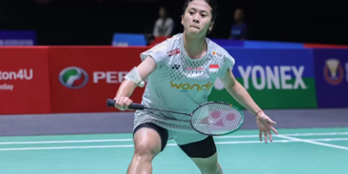Setelah duel sengit hingga rubber game, Ni Kadek Dhinda Amartya Pratiwi berhasil menyingkirkan wakil Hong Kong dan lolos ke babak utama. (instagram/badminton.ina)