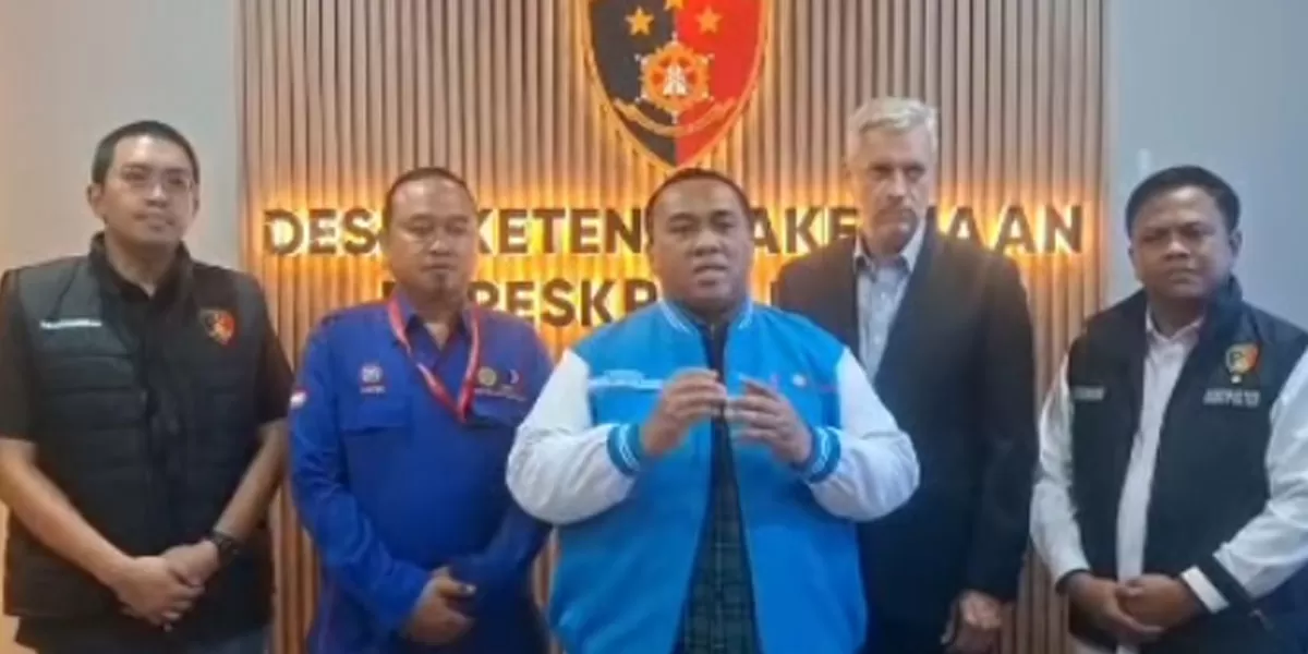 Presiden KSPSI Andi Gani Nena Wea bersama perwakilan pekerja dan perusahaan usai melakukan mediasi di kantor Bareskrim Polri, Selasa (19/5/2026). (instagram/liputanwargacibitung)