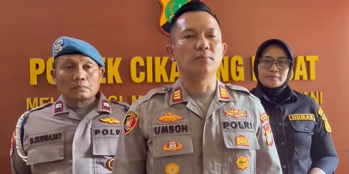   Kapolsek Cikarang Pusat AKP Elia Umboh saat memberikan keterangan pers terkait pencurian HP di kontrakan, Kamis 21 Mei 2026. (instagram/humaspolresmetrobekasi)