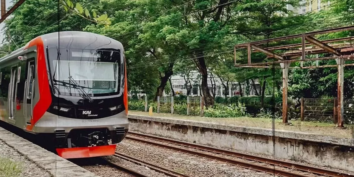 Ilustrasi kereta. Gangguan operasional di Pasar Senen bikin sejumlah KRL Bekasi&ndash;Kampung Bandan berhenti sebelum tujuan.  (instagram/commuterline)