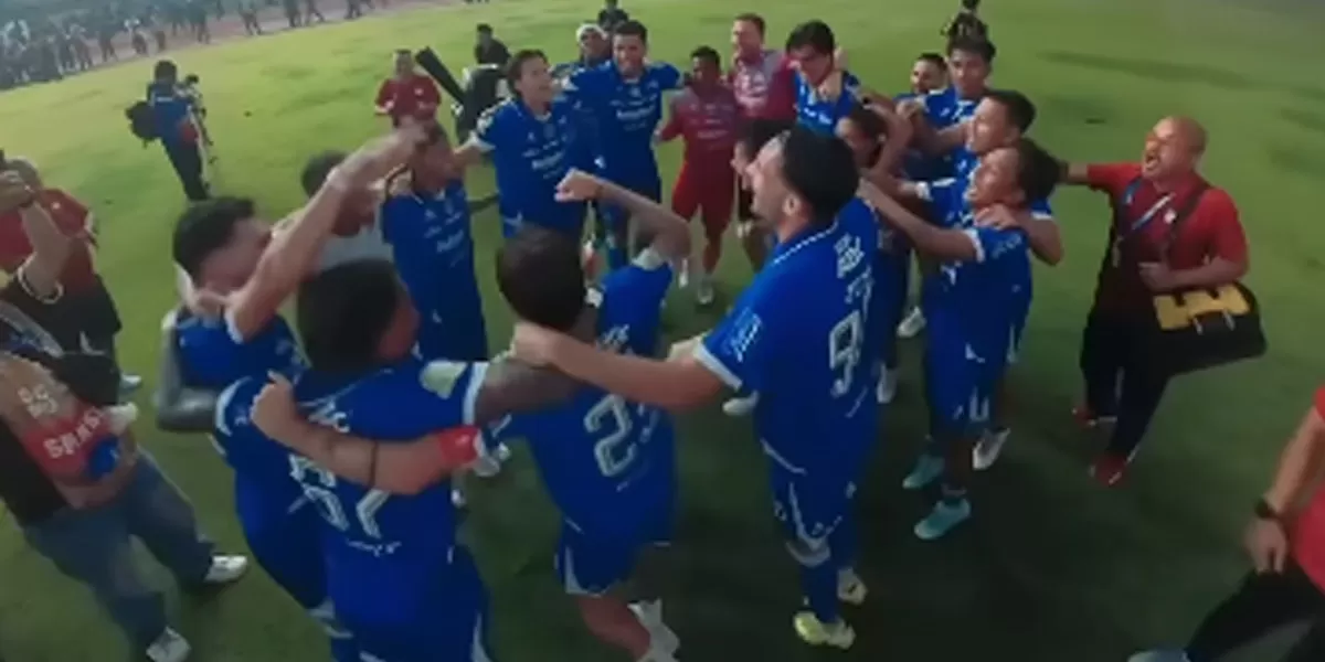 Persib Bandung resmi menjadi juara Super League 2025/26 usai bermain imbang tanpa gol melawan Persijap Jepara di Stadion GBLA, Sabtu (23/5/2026). (instagram/persib)