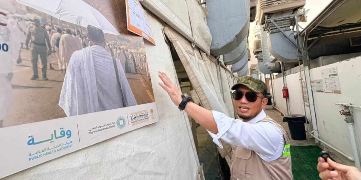 Jelang puncak ibadah haji di Armuzna, Wamenhaj RI, Dahnil Anzar Simanjuntak, turun langsung mengecek kesiapan tenda jamaah Indonesia di Mina. (mch 2026)