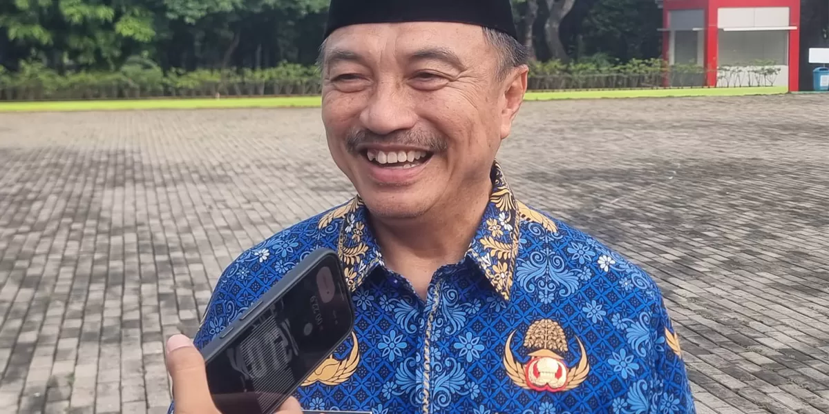 Plh Wali Kota Bekasi Abdul Harris Bobihoe saat diwawancarai media usai upacara Hari Lahir Pancasila 2026. (mame/metropolitan)