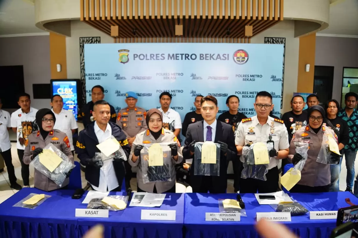 Kapolres Metro Bekasi, Kombes Pol Sumarni,  beserta jajaran saat pers rilis di Mapolres Metro Bekasi pada Selasa (2/6/2026). (mame/metropolitan)