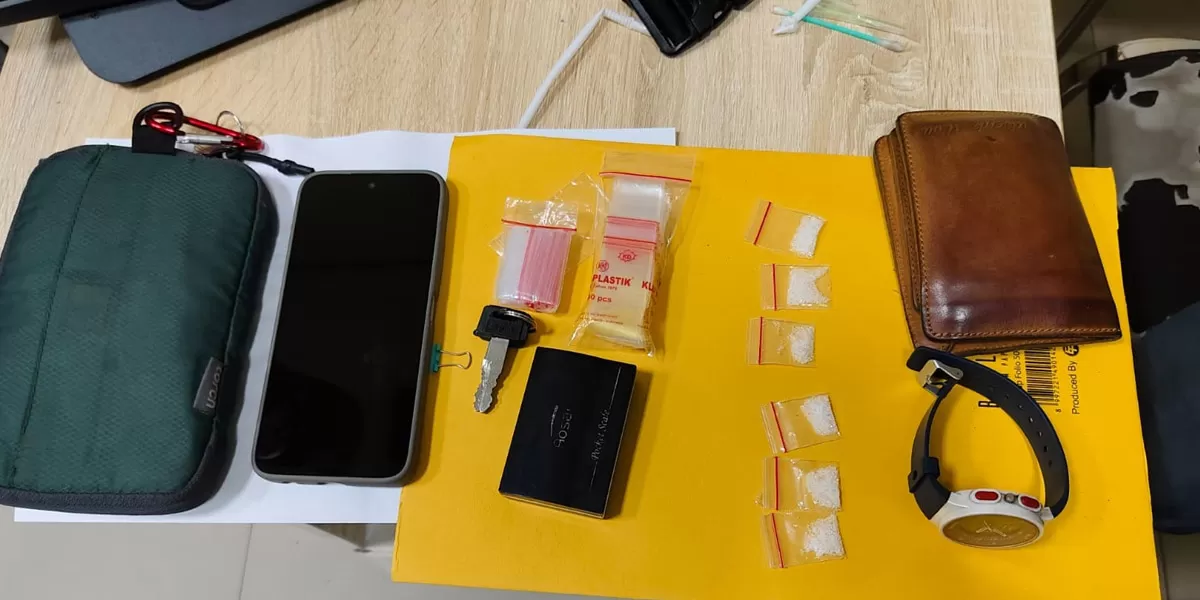   Tampak sejumlah barang bukti hasil pengungkapan kasus narkotika yang melibatkan ASN PPPK Kabupaten Bekasi. (istimewa)
