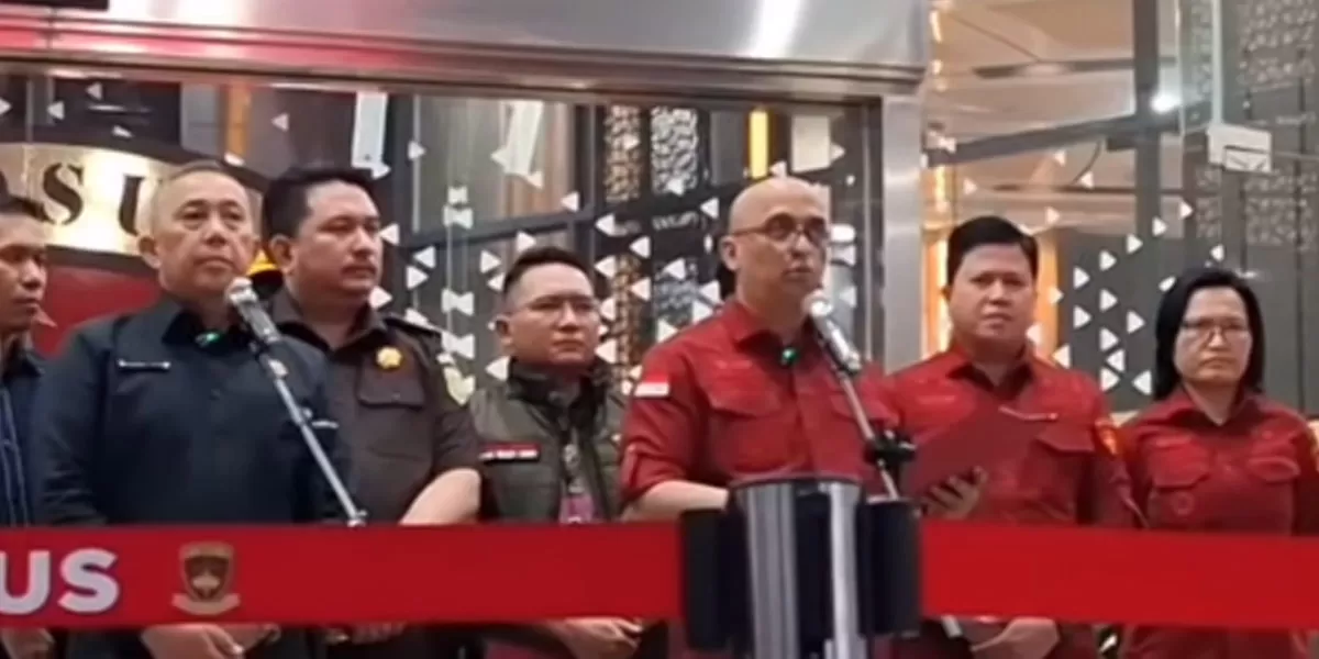 Kejagung membongkar dugaan korupsi dalam program MBG yang menyeret mantan Kepala BGN Dadan Hindayana. Selain dugaan pengaturan yayasan mitra SPPG, penyidik juga menemukan indikasi markup pada sejumlah pengadaan bernilai fantastis, mulai dari motor listrik hingga televisi. (instagram/lambe_turah)