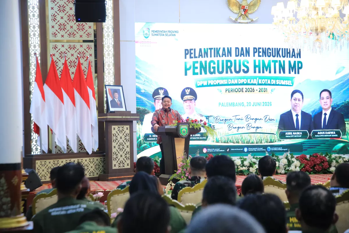 Gubernur Herman Deru memberi sambutan di acara pelantikan dan pengukuhan pengurus HMTN MP