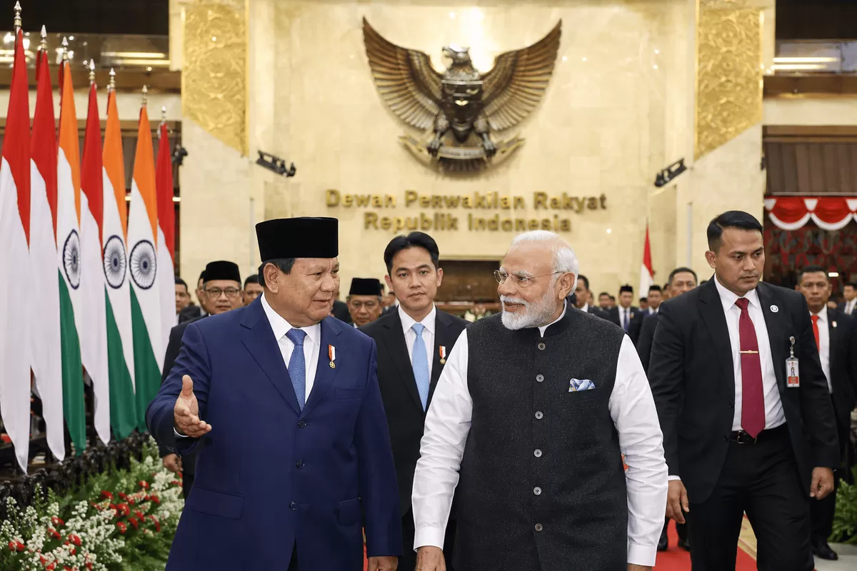 Presiden Prabowo Subianto menyambut Perdana Menteri India, Narendra Modi, di Gedung Dewan Perwakilan Rakyat Republik Indonesia untuk memperkuat hubungan strategis Indonesia&ndash;India.