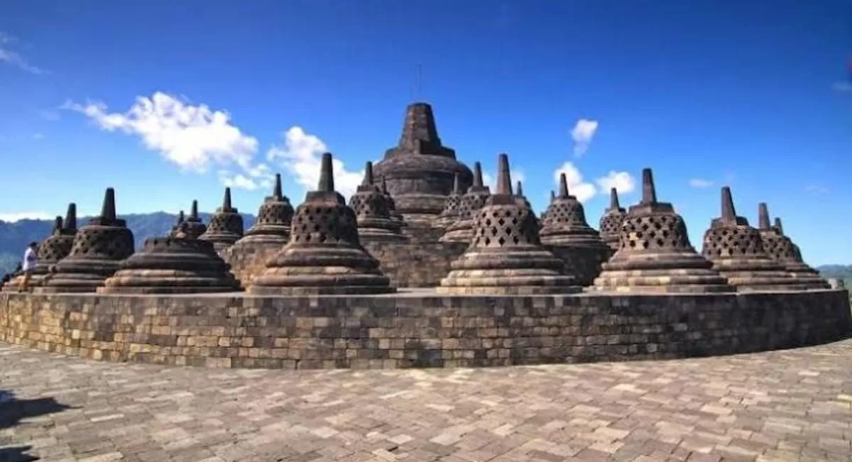 Presiden Prabowo Subianto dan PM India Narendra Modi meninjau Candi Prambanan sekaligus meresmikan kerja sama restorasi sebagai simbol persahabatan Indonesia dan India.