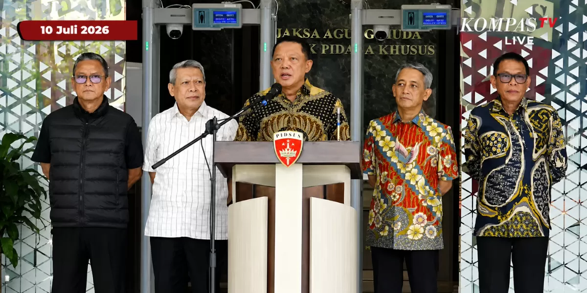 Jampidsus Febrie Adriansyah buka suara soal rumah Sentul, isu mundur, dan dugaan bisnis. Kejaksaan memastikan penanganan kasus strategis tetap berjalan.