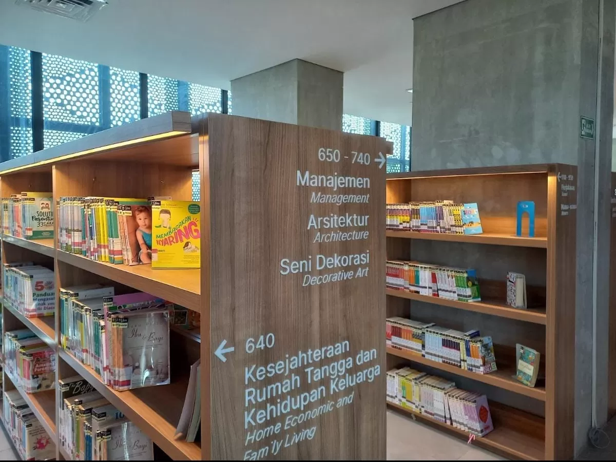 Perpustakaan Nasional RI, rumah bagi lebih dari 1,1 juta buku sekaligus perpustakaan tertinggi di dunia yang menjadi kebanggaan Indonesia.