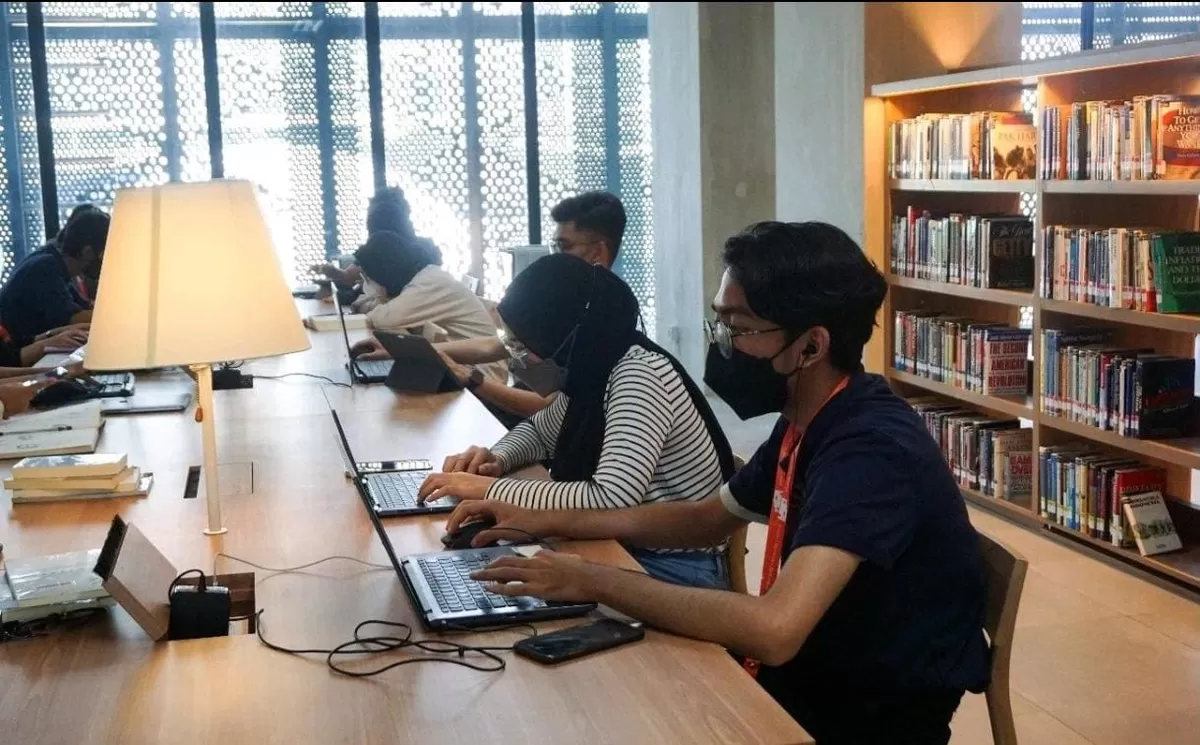 Perpustakaan dengan arsitektur yang memukau membuktikan bahwa ruang membaca juga bisa menjadi sumber inspirasi tanpa batas.
