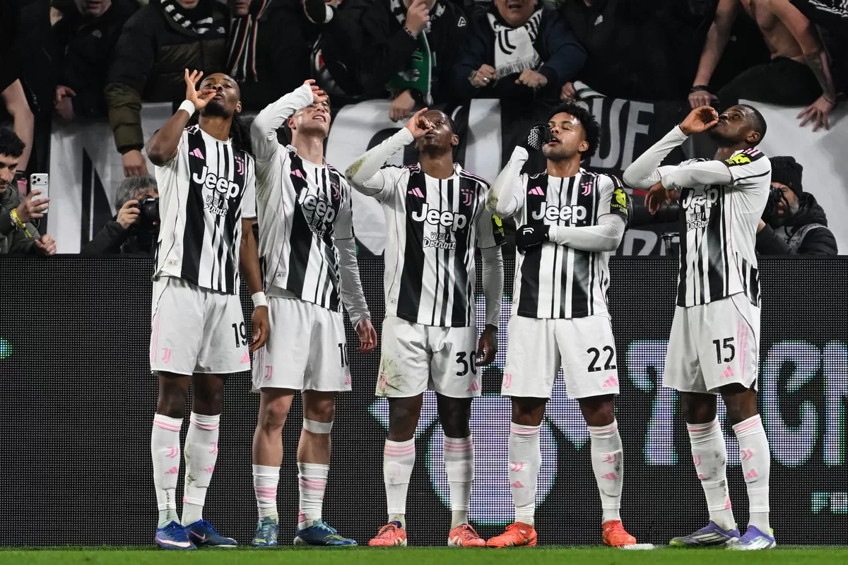Juventus menang telak 3-0 atas Napoli di Allianz Stadium dan memanaskan persaingan papan atas Liga Italia Serie A. (X/Badminton Indonesia)