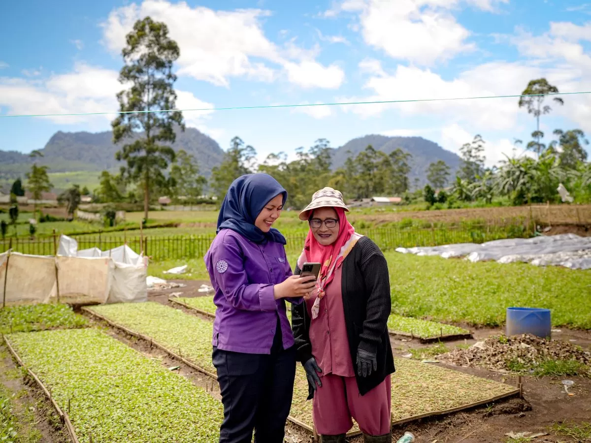 Investasi yang disalurkan melalui Amartha Prosper terhubung dengan pembiayaan usaha produktif UMKM perempuan disertai pendampingan di lapangan. (istimewa)