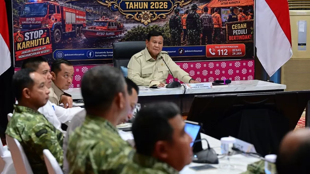 Presiden Prabowo Subianto memimpin rapat penanganan karhutla di Posko Utama Satuan Tugas Karhutla Provinsi Sumatera Selatan, Kota Palembang, Senin, 24 Agustus 2026. (BPMI Setpres)
