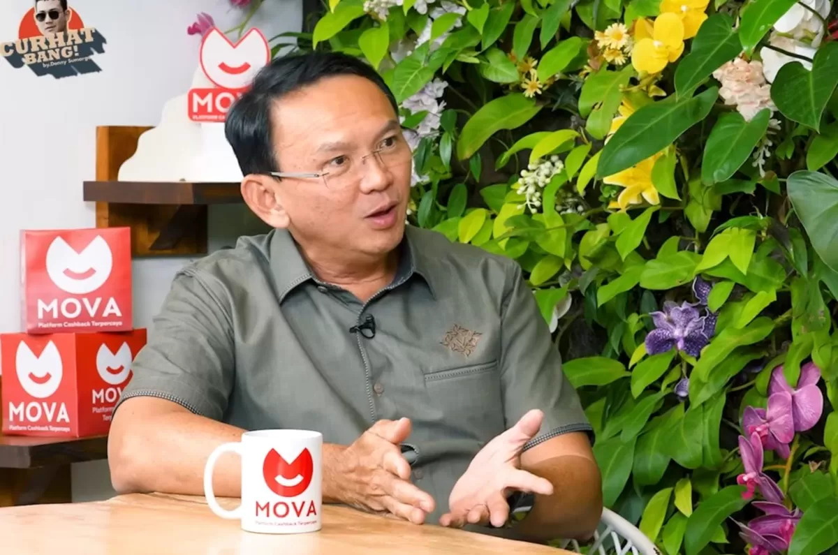 Basuki Tjahaja Purnama (Ahok) saat berbincang dalam podcast Denny Sumargo, menyoroti wacana Pilkada melalui DPRD dan praktik uang voting. (Foto: Tangakapan Layar YouTube.com/@curhatbang)
