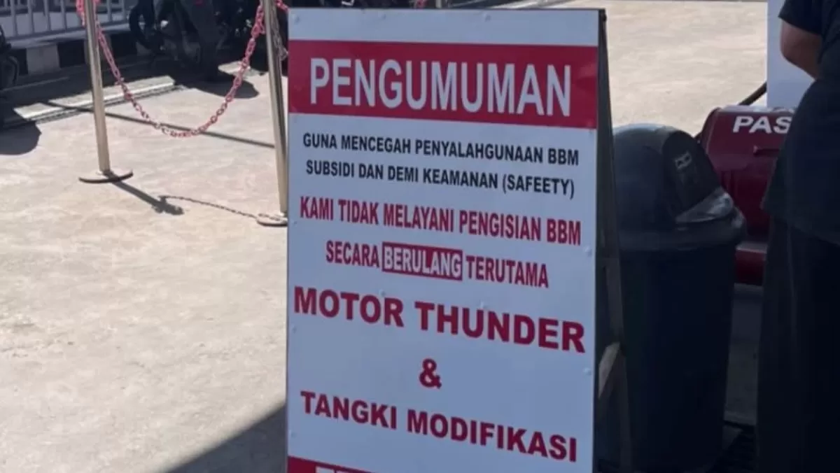 Pengumuman larangan isi BBM berulang di SPBU UMM Malang viral dan menuai pro kontra warganet. (Foto: Facebook.com/@Trie Budi Muliyanto)
