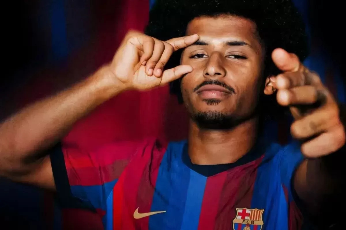 Karim Adeyemi resmi bergabung Barcelona.