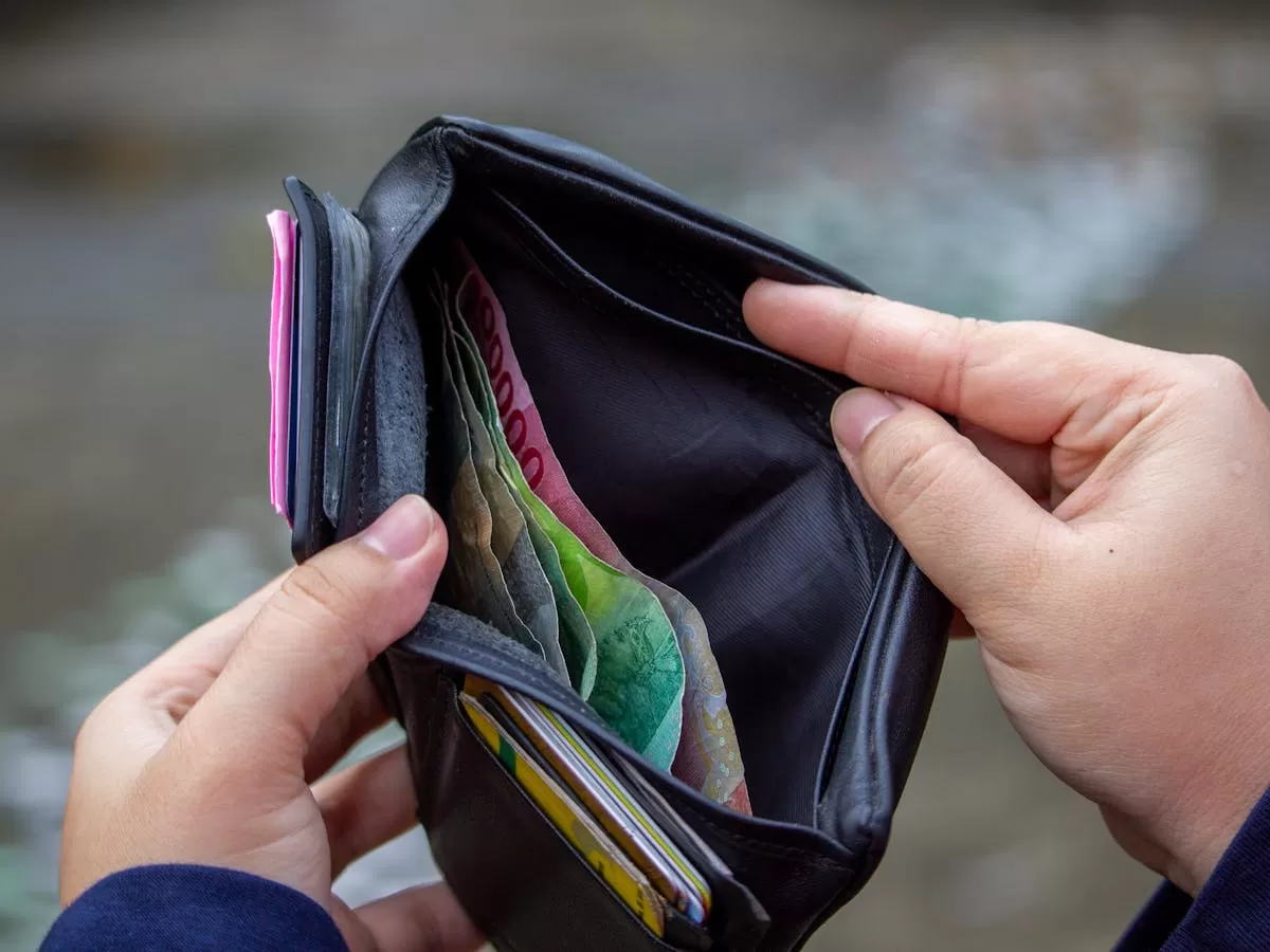  Ilustrasi Dompet kering  (pexels/Ahsanjaya)