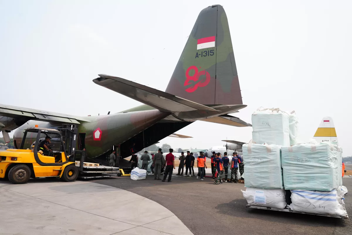 TNI Kembali Salurkan 12 Ton Bantuan ke NTT, Total Bantuan Gempa Capai 1.226 Ton
