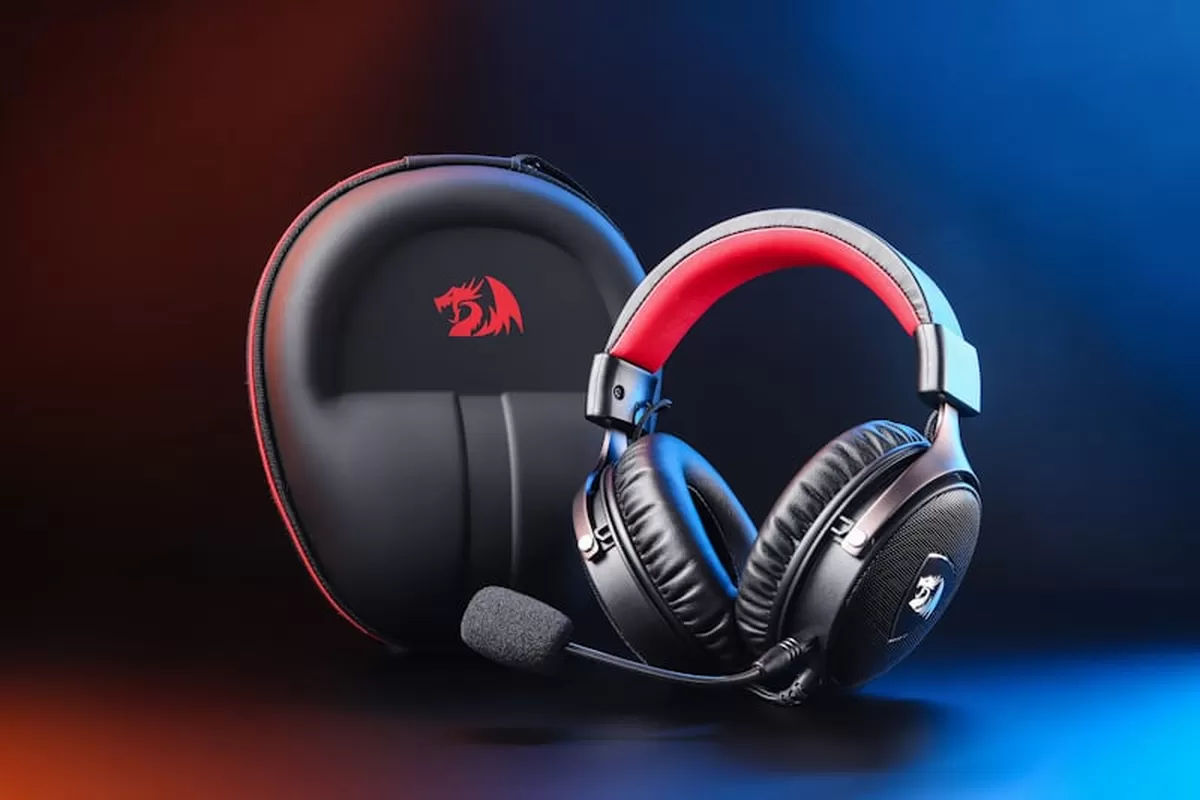 Ilustrasi Foto. Hukum memakai headset saat puasa Ramadhan 2026. (Dok. Unsplash)
