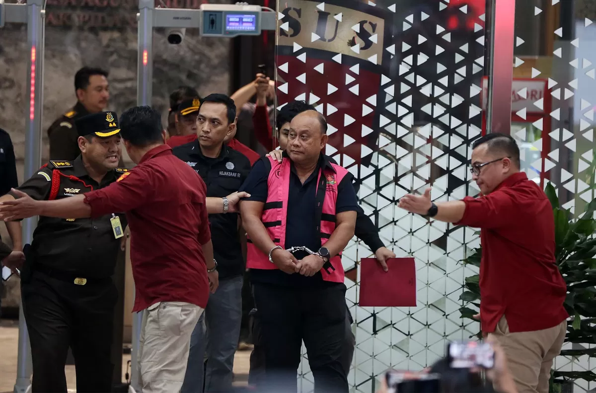 Kejagung Tahan Mantan Pimpinan BGN Terkait Dugaan Kasus Korupsi.