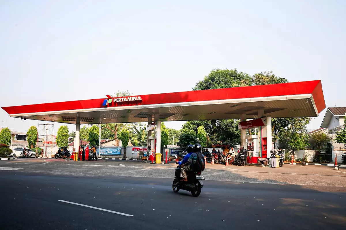 Harga BBM Nonsubsidi Naik, Pertamax Tembus Rp16.250 per Liter.
