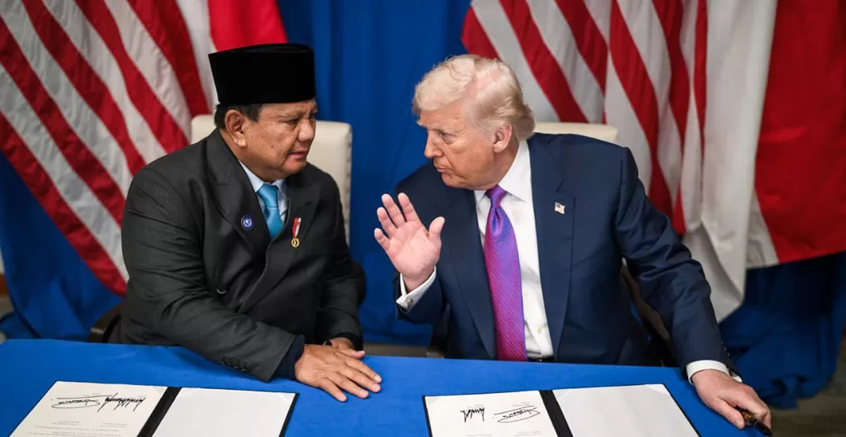 Presiden Prabowo Subianto dan Presiden AS Donald Trump seusai menandatangani perjanjian dalam pertemuan perdana Board of Peace (BoP) di Washington DC. (White House)