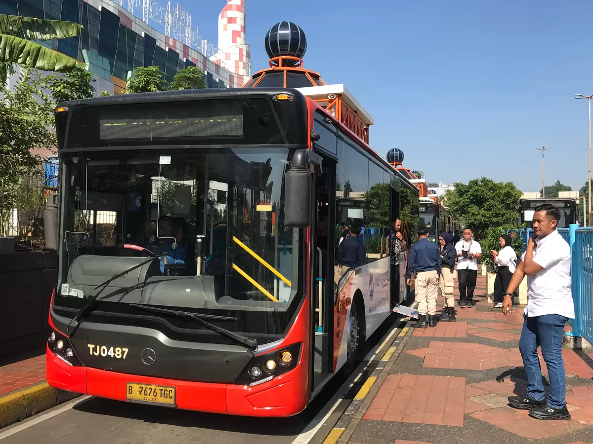 Armada Transjabodetabek yang melayani rute Blok M - Bandara Soekarno Hatta. (Andre winata