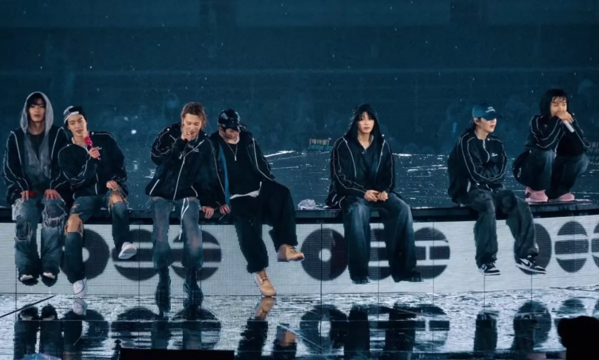 BTS Arirang  (Kbizoom)