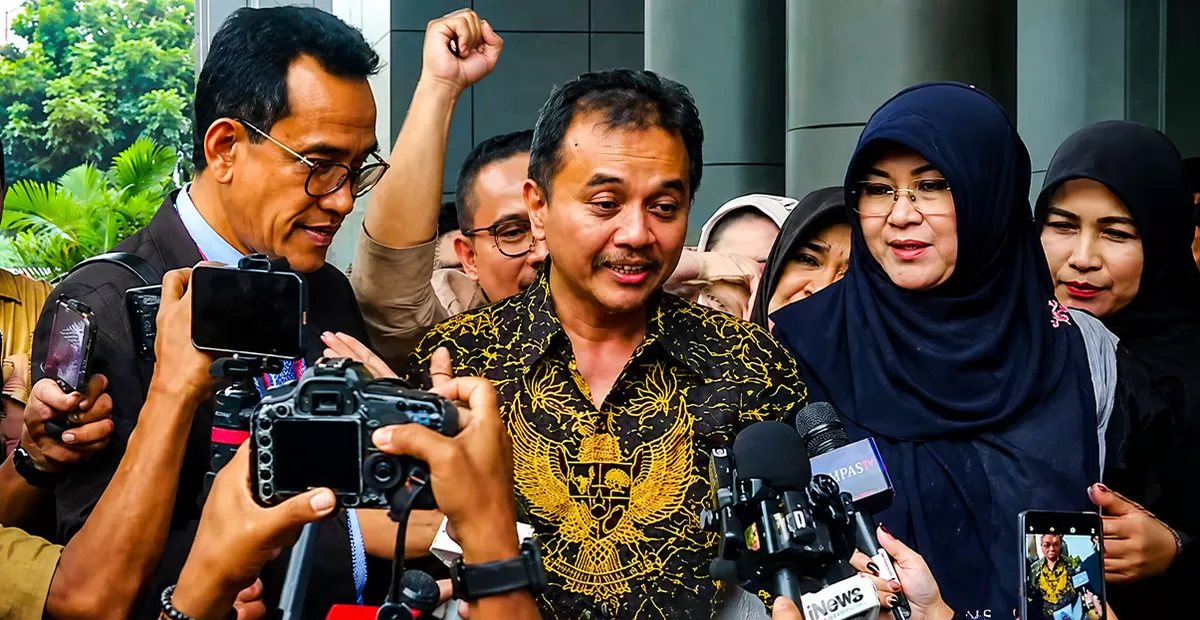 Refly Harun,&nbsp;Roy Suryo, dan Tifauzia Tyassuma alias dokter Tifa. (Tangkapan Layar YouTube)
