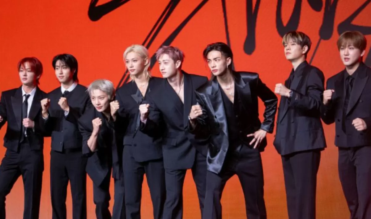 Stray Kids  (Kbizoom)