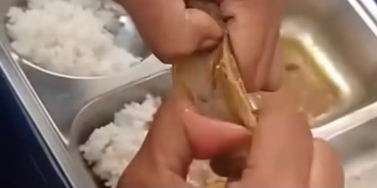 Viral Menu Daging Sapi MBG Sumber Jaya Lampung Barat Masih Alot hingga Disebut &lsquo;Daging Karet&rsquo;: Tidak Bisa Dimakan. (Foto: Instagram @lawanglampung - INDEPENDENMEDIA.ID)