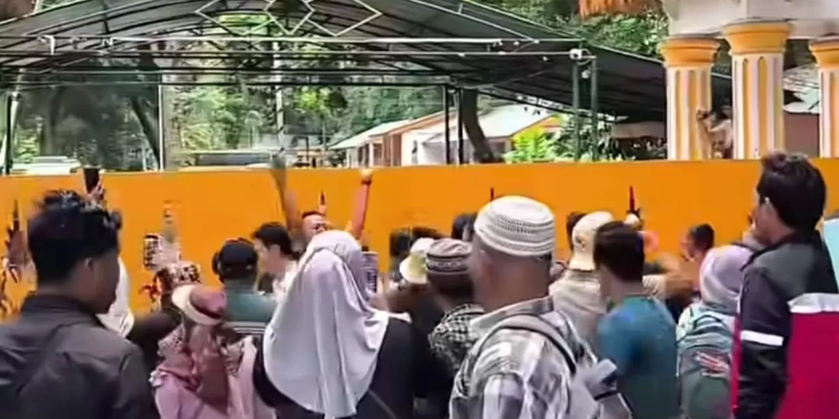 Menilik Janji Bupati Langkat Usai Didemo Warganya soal Bansos Korban Banjir November 2025. (Foto: Instagram @seputaran.binjai - INDEPENDENMEDIA.ID)