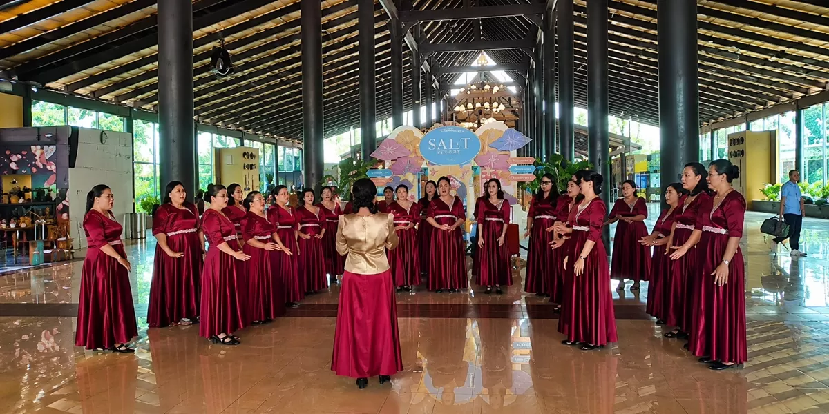 Kontingen Pesparawi Kepri viral usai gagal terbang ke Manokwari. Tiket diduga belum dibayar sehingga rombongan tertahan di Bandara Soetta (Instagram.com/@susanarotasouw)