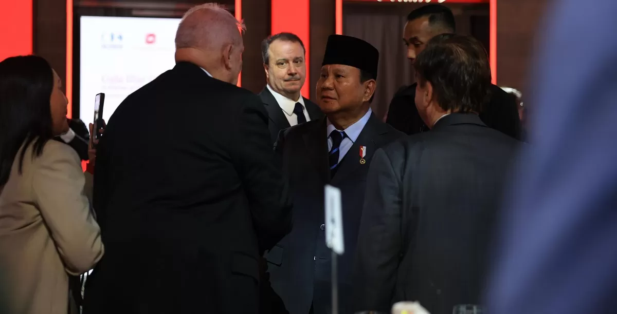 Presiden Prabowo Subianto berbicara di forum bisnis Washington mempromosikan program MBG dan Danantara untuk menarik investasi global ke Indonesia. (Dok. Tim Media Presiden)