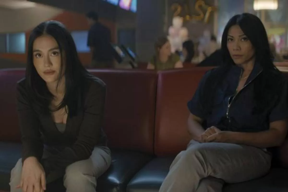Agnez Mo dan Anggun tampil brutal di Reacher Season 4 episode 5. Keduanya terungkap sebagai antagonis dan dalang kematian Ben.