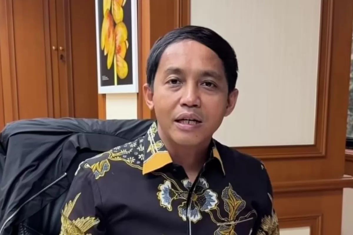 KPK ungkap perkembangan terbaru pemberian amplop dari Bupati Kuansing nonaktif kepada Menhut. (Instagram/rajaantoni)