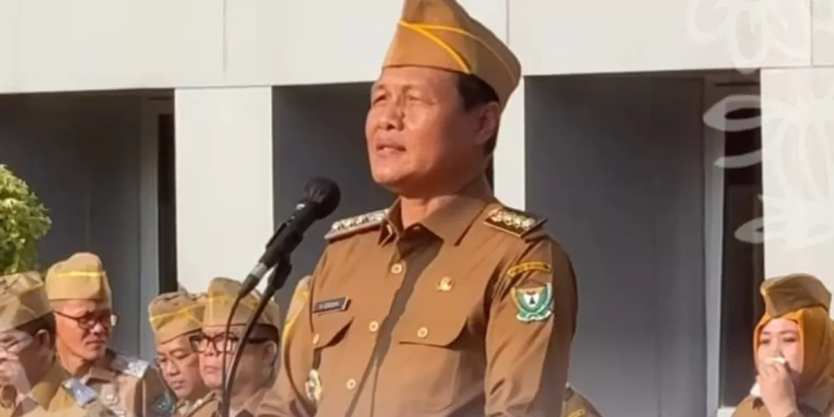 Bupati Muara Enim Edison sempat memimpin apel ASN sebelum ditangkap KPK. (Instagram.com/@humaspimpinan_muaraenim)