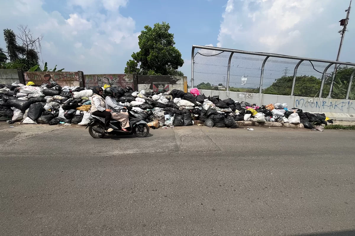 Sampah Menggunung di Ngamprah Bandung Barat Dikeluhkan Warga, Bau Menyengat Ganggu Dapur MBG