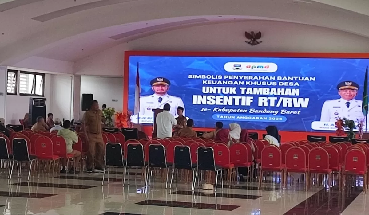 Insentif RT/RW di KBB Cair, Penyerahan Simbolis Warnai Kekecewaan Akibat Ketidakpastian Waktu