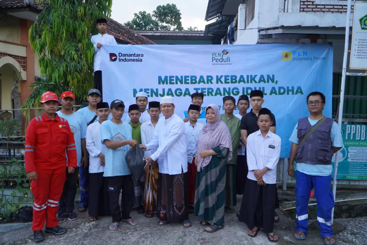 PLN Jatigede Salurkan Qurban dan Jaga Listrik Idul Adha