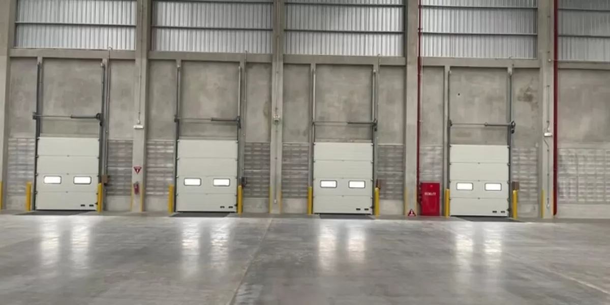 Industrial Door dan Dock Leveler untuk Efisiensi Industri