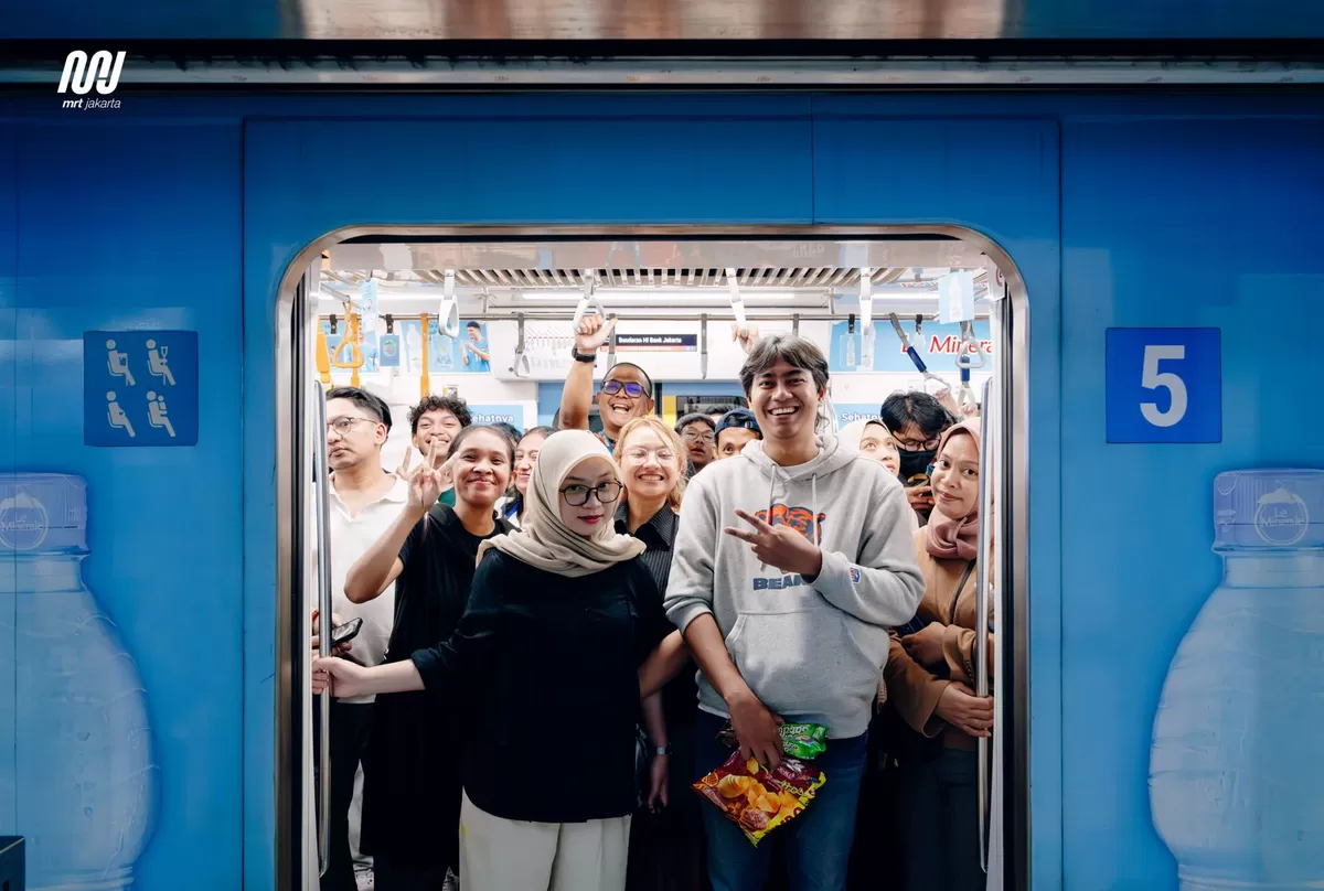 Para ekonom mengusulkan untuk memberlakukan tarif Rp1 untuk transportasi umum demi penghematan BBM. (MRT Jakarta)