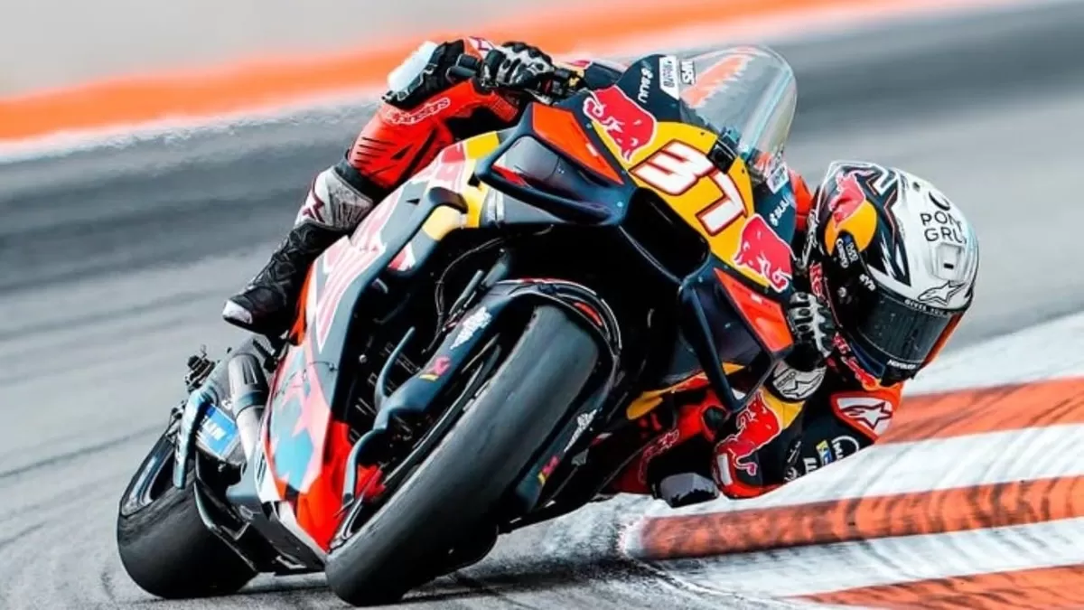 Pedro Acosta juara Sprint Race MotoGP Thailand 2026 usai menyalip Marc Marquez di lap terakhir Buriram. (Instagram @37pedroacosta)