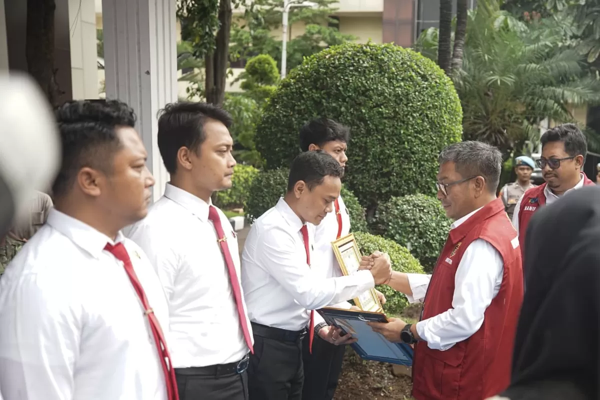 Kasatreskrim Polresta Banyuwangi peroleh penghargaan dari Polda Jawa Timur. ((Promedia Teknologi Indonesia))