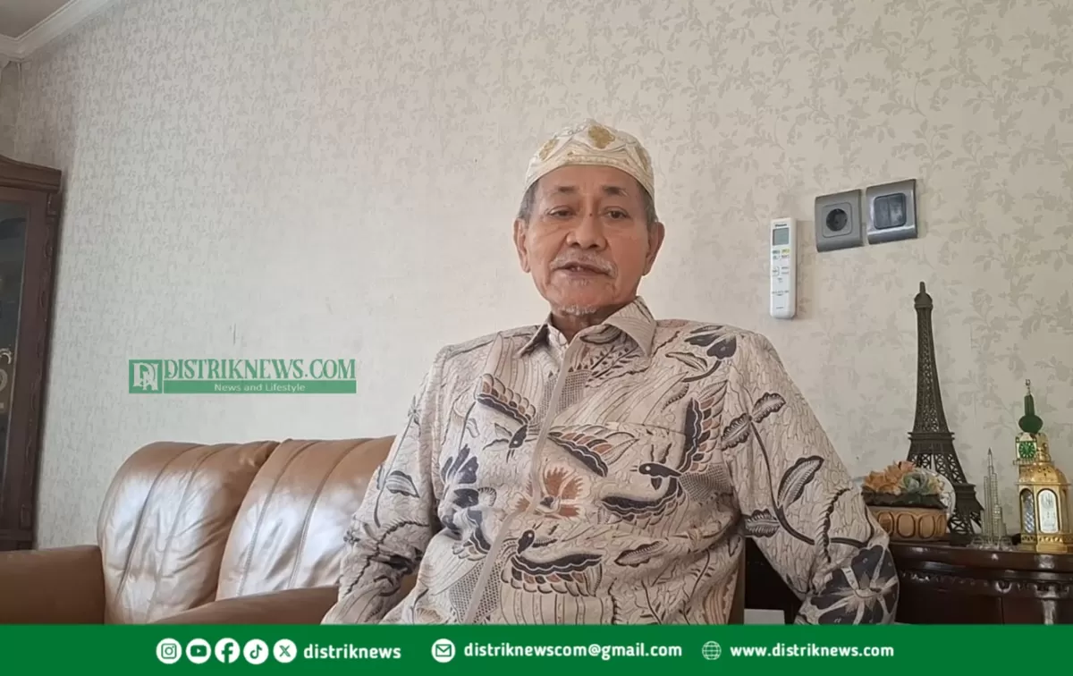 Tokoh agama Banten KH Embay Mulya Syarif saat menyampaikan pandangannya terkait polemik pernyataan Pandji Pragiwaksono yang dilaporkan ke Polda Metro Jaya, Minggu, 25 Januari 2026 (Taufik Hidayat at-Tanari/DISTRIK NEWS)