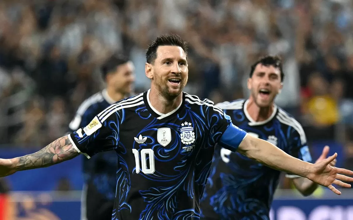 Lionel Messi dinobatkan oleh panitia menjadi Superiror Player of the Macth. (IST)
