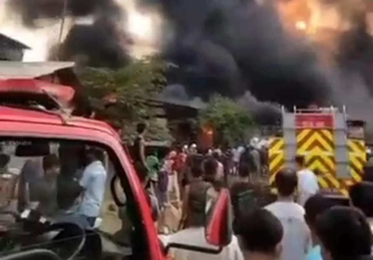 Kebakaran melanda kawasan permukiman padat penduduk di Jalan Kapuk Utara III, Kapuk Muara, Kecamatan Penjaringan, Jakarta Utara. (*)